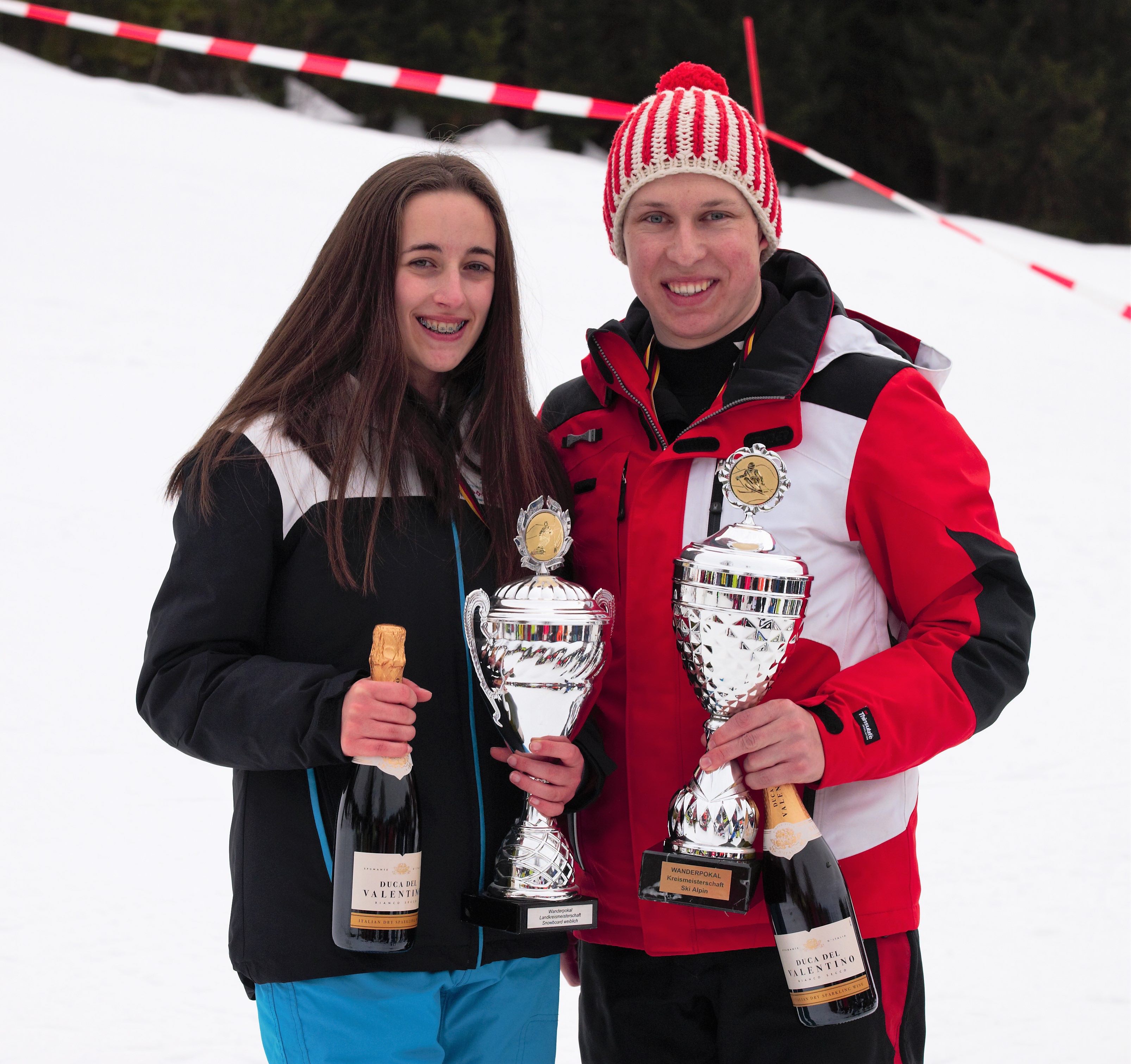 Zeigt die Skirennläufer bei der Kreismeisterschaft 2019.